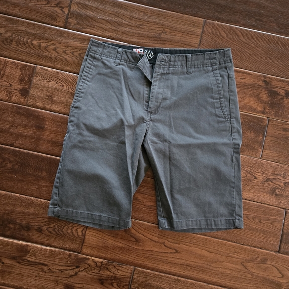 Volcom Shorts - Picture 1 of 3